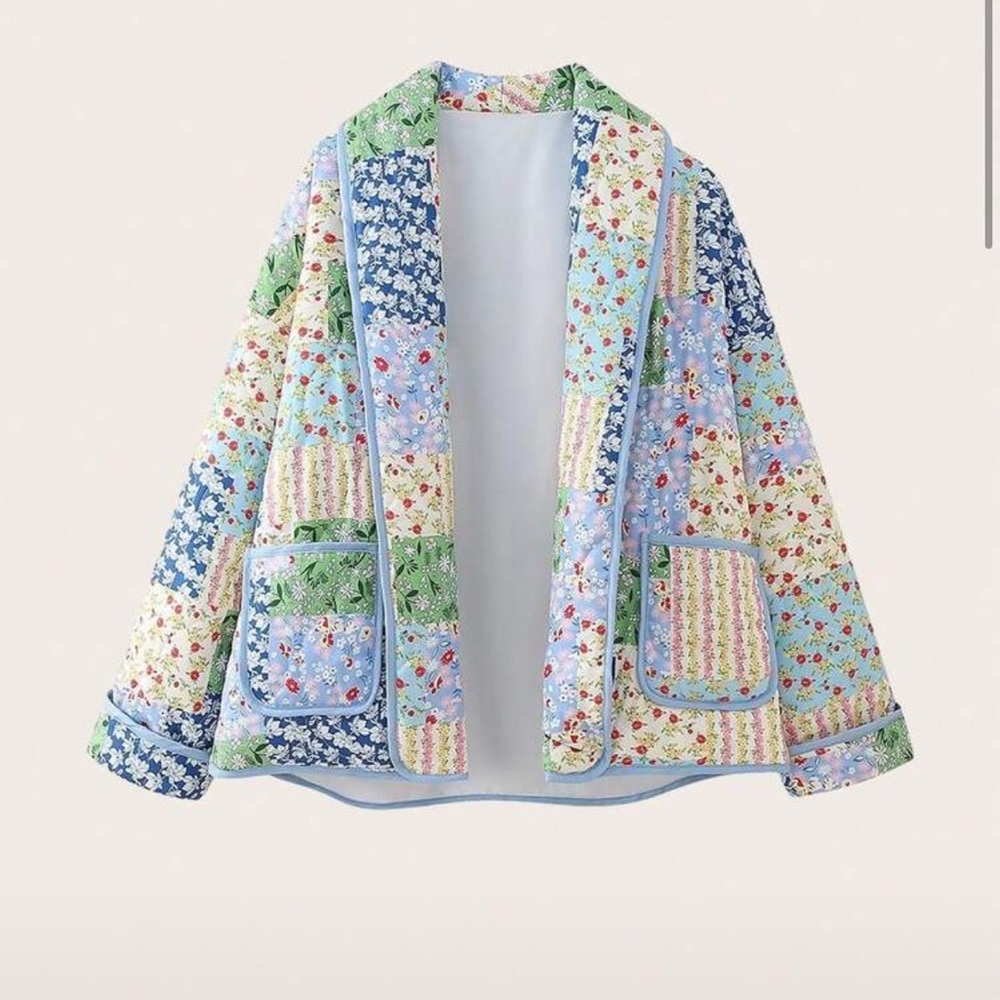 Double-Pocketed Floral patchwork
Jacket With Shaw… - image 2